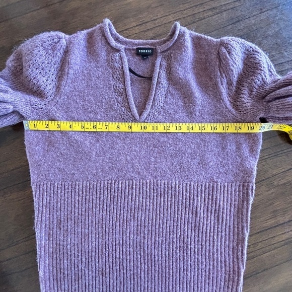 Torrid short sleeve ruffle sleeve knit v-neck sweater dusty rose size 00 - Picture 12 of 14
